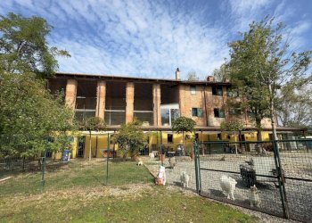 Facciata - Casale via umberto 1, Greggio - foto 1