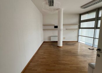 Ufficio Via Giuseppe Giacosa, Bologna (zona Borgo Panigale) - foto 23