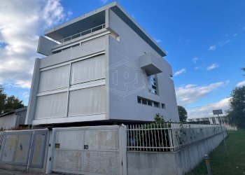 Ufficio Via Giuseppe Giacosa, Bologna (zona Borgo Panigale) - foto 28