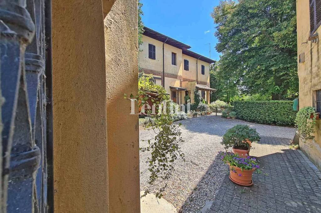 Cortile interno - Appartamento viale Giuseppe Garibaldi, 31, Candia Lomellina - foto 2