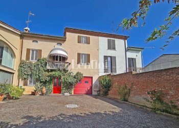 Facciata - Villa via Maria Montessori, 28, Casale Monferrato - foto 1