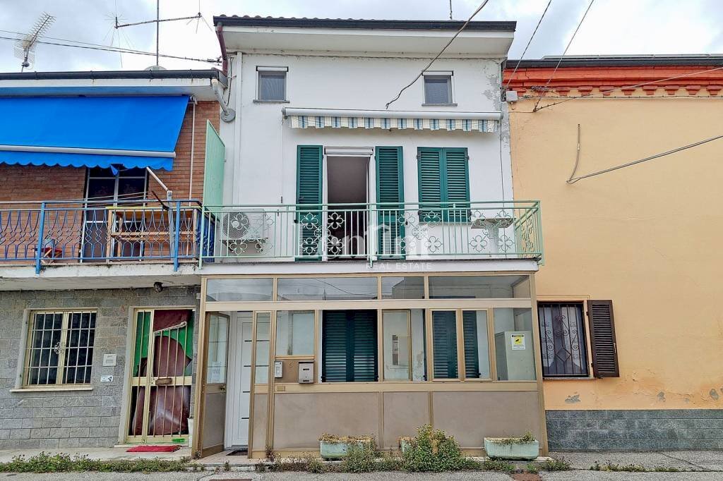 Facciata - Villa vicolo Cairoli, Giarole - foto 2