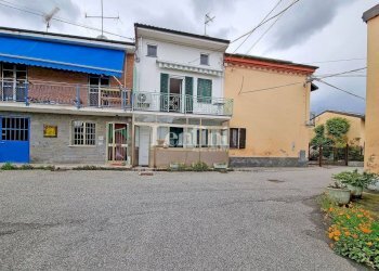 Facciata - Villa vicolo Cairoli, Giarole - foto 1