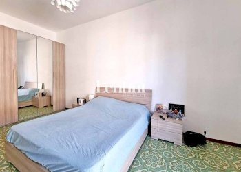 Camera da letto - Quadrilocale via Filippo Mellana, 4, Casale Monferrato - foto 15