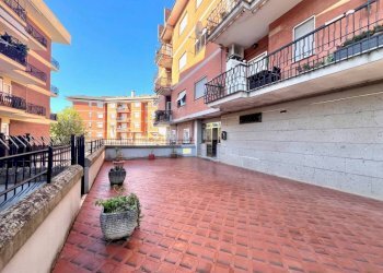 Balcone - Trilocale via Stati Uniti d'America, Genzano di Roma - foto 24