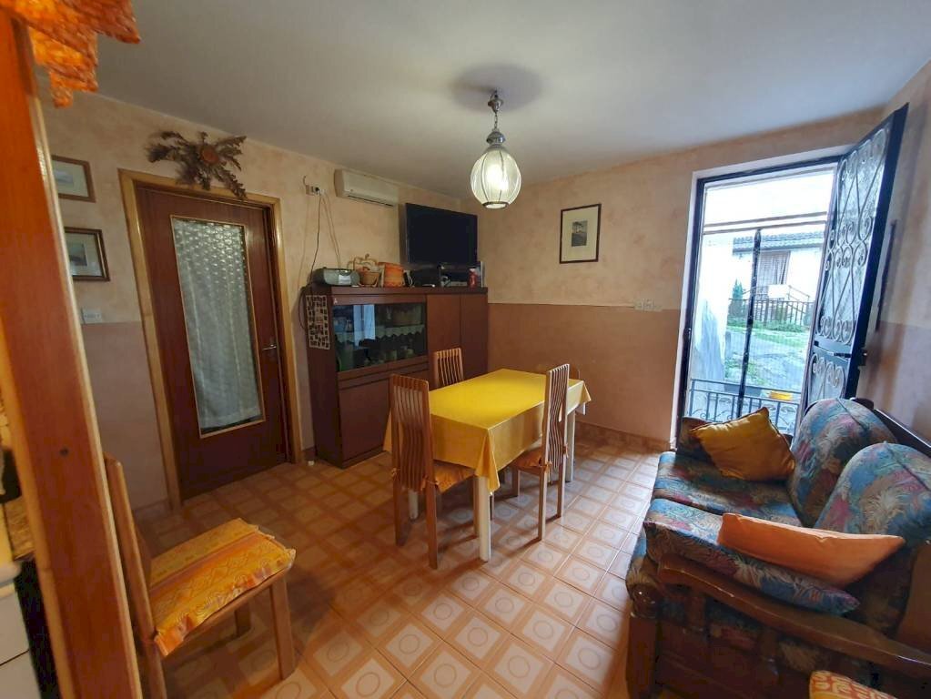 cucina - Bilocale via Luigi Martini, Fenestrelle - foto 1