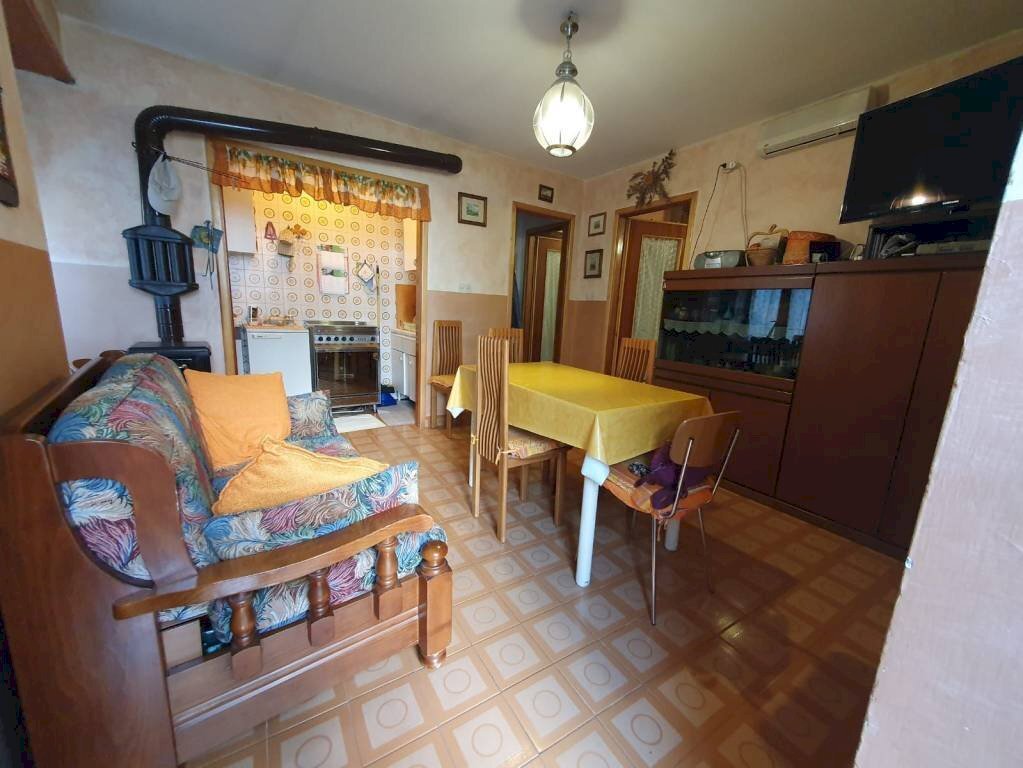 cucina - Bilocale via Luigi Martini, Fenestrelle - foto 2