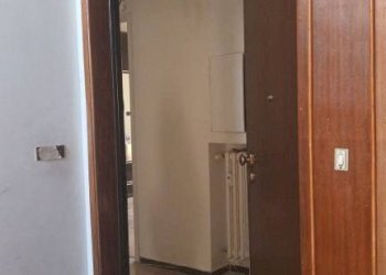 Interno palazzo - Three-room apartment via Rodolfo Renier, 6, Torino (neighborhood San Paolo) - photo 3