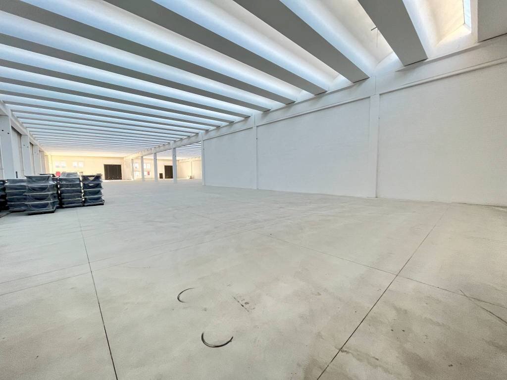 Interno non residenziale - Capannone strada Provinciale Francesca, Spirano - foto 2