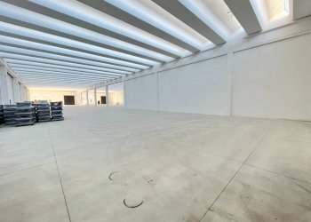 Interno non residenziale - Shed strada Provinciale Francesca, Spirano - photo 2