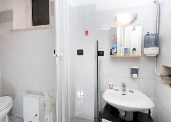 Bagno - Negozio piazza Albertina, 18r, Genova (zona Sestri Ponente) - foto 16