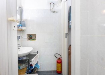 Bagno - Negozio piazza Albertina, 18r, Genova (zona Sestri Ponente) - foto 18