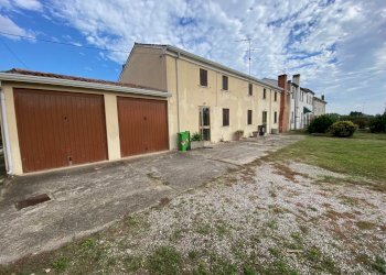 IMG_2782.jpg - Casa indipendente Via E. Toti, Villadose - foto 1