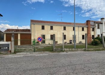 IMG_2794.jpg - Casa indipendente Via E. Toti, Villadose - foto 2