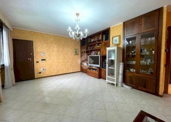 Three-room apartment Via Donizetti, Trecate - photo 1