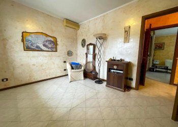 Three-room apartment Via Donizetti, Trecate - photo 5