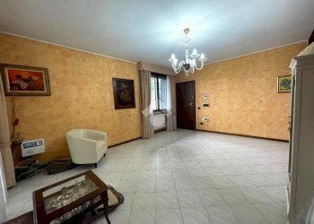 Three-room apartment Via Donizetti, Trecate - photo 12
