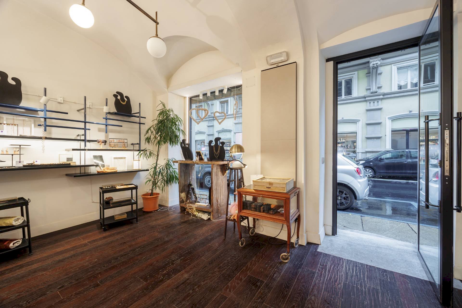 Shop via Fratelli Calandra, Torino (neighborhood Centro) - photo 2