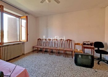 Stanza arredata - Villa Frazione Popolo Cantone Chiesa, Casale Monferrato - foto 10