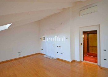 Stanza non arredata - Attic via Giovanni Lanza, 91, Casale Monferrato - photo 12