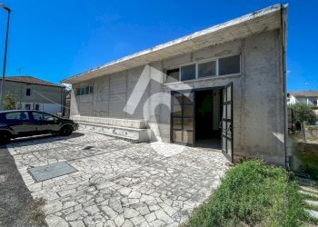 F54835F4-4BC8-47BE-AB45-047F9958A4D9.jpeg - Stabile - Palazzo Castelbellino - foto 2