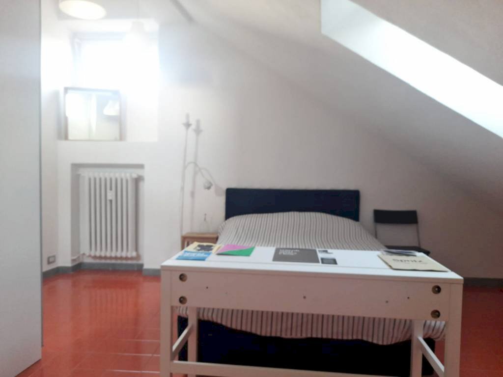 Camera da letto - Bilocale via San Tommaso, 27, Torino (zona Centro) - foto 2