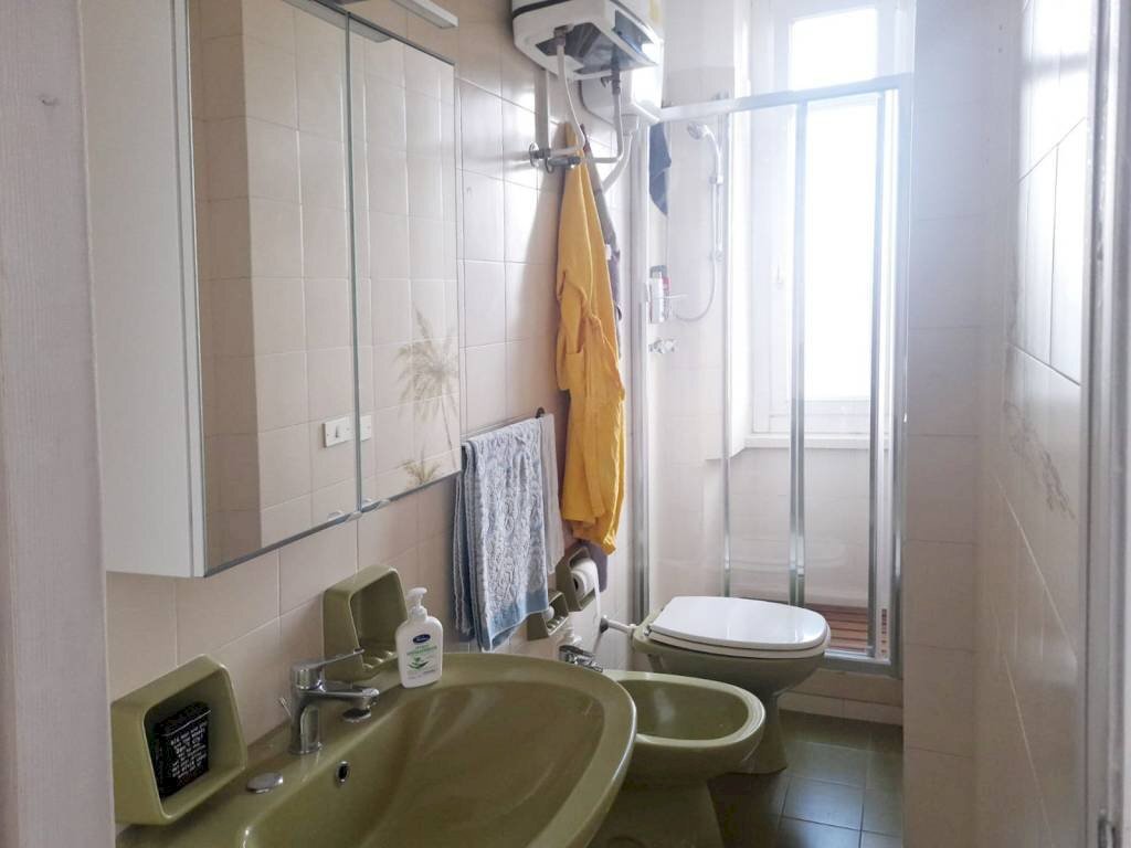 Bagno - Bilocale via San Tommaso, 27, Torino (zona Centro) - foto 3