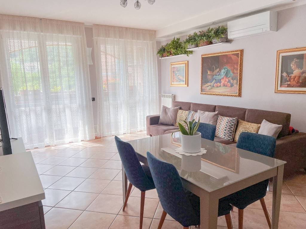 Salone - Trilocale piazza Giancarlo Puecher, Ponte Lambro - foto 2