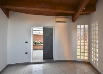 Vista del terrazzo dall\'interno.JPG - Office via Vinicio Pescerelli 99, San Pietro in Casale - photo 12