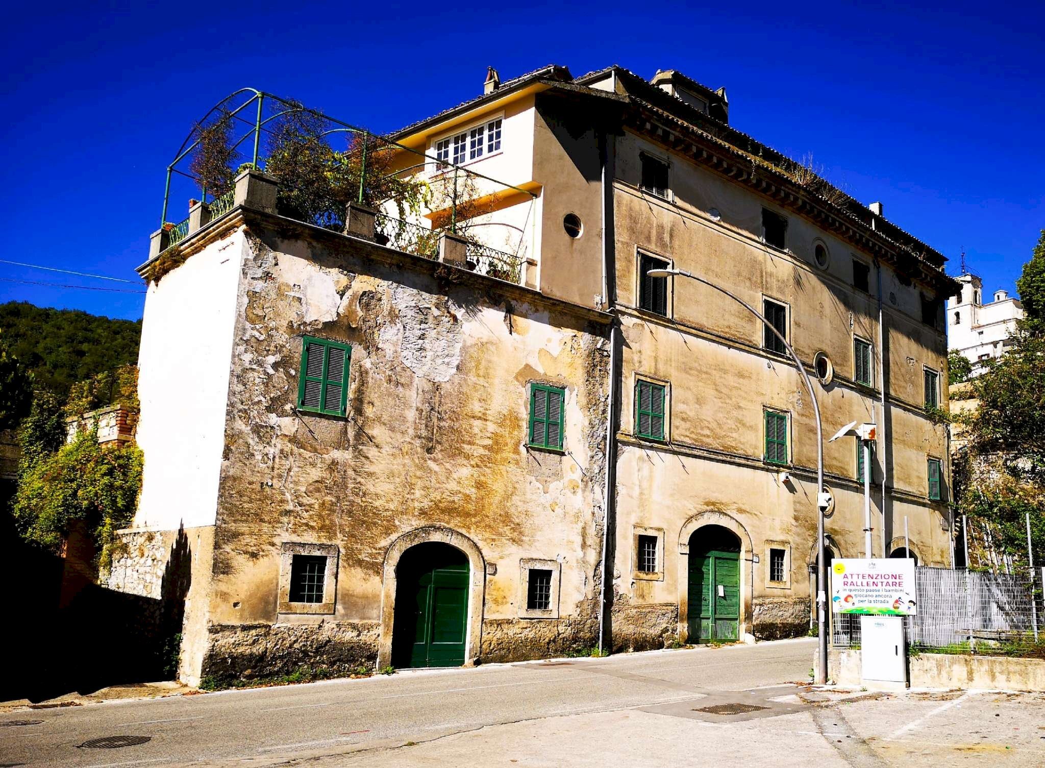 01 facciata 01 - Appartamento via borgo santa lucia, 63, Guarcino - foto 2