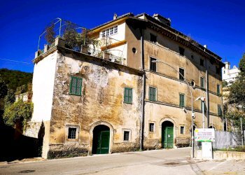 01 facciata 01 - Quadrilocale via borgo santa lucia, 63, Guarcino - foto 1