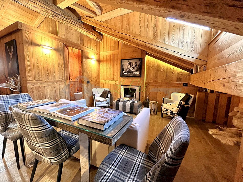 VENDITA COURMAYEUR - SOGGIORNO CON ANGOLO COTTURA - Mansarda Via Circonvallazione 11, Courmayeur - foto 1