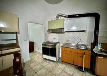 Two-room apartment Via Giuseppe Cesio, Altare - photo 4