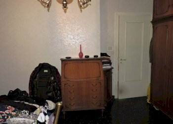 Camera da letto - Bilocale via Generale Manfredo Fanti, 10, Genova (zona Sampierdarena) - foto 7