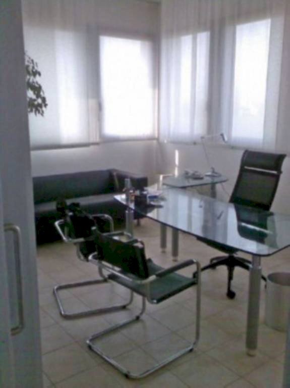 Stanza arredata - Ufficio Castenaso - foto 2