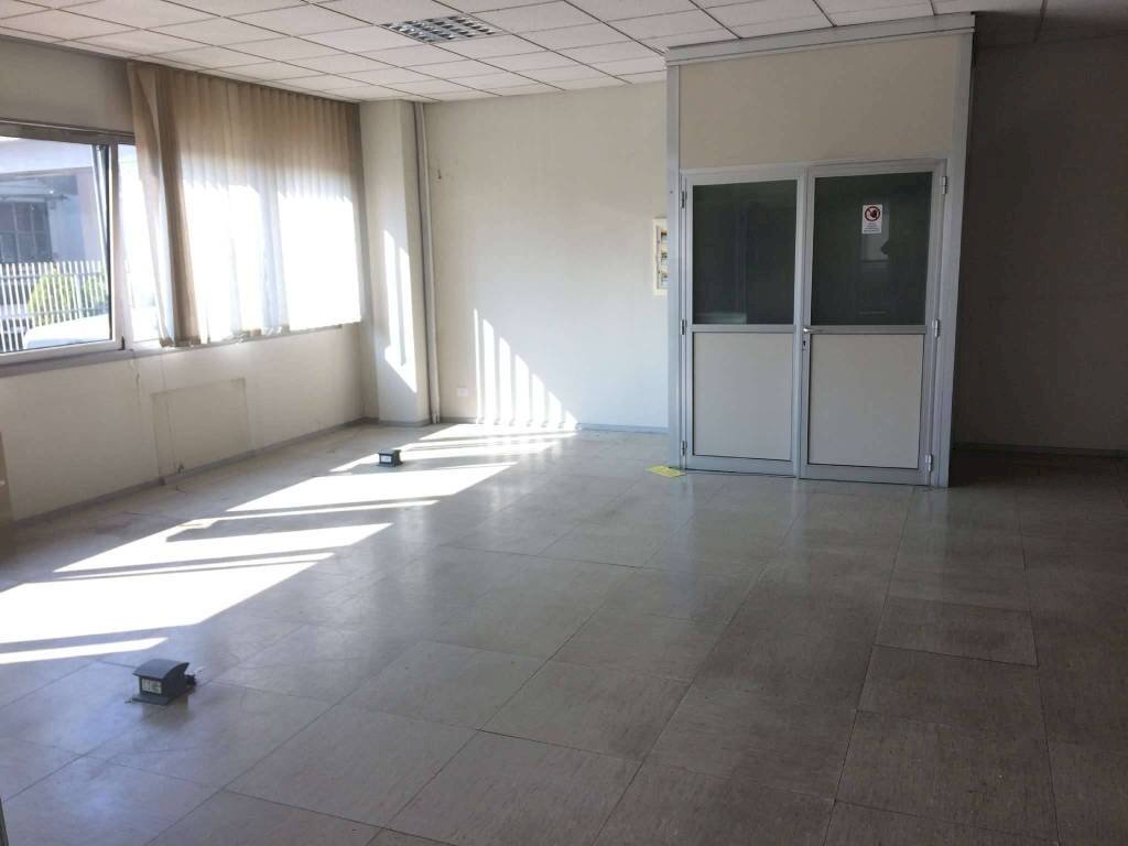 Stanza non arredata - Office via Chieri, Andezeno - photo 3