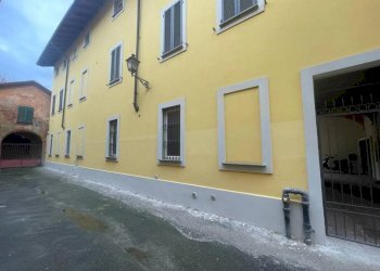 Facciata - Trilocale vicolo Baretti, Valenza - foto 2