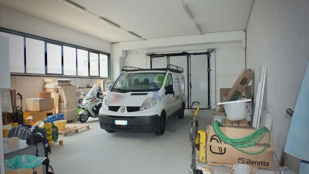 DSCF5913.jpg - Commercial Premises Via Guarini, Livorno - photo 3