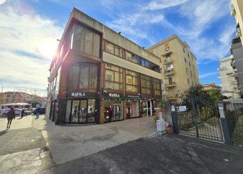 1000199996.jpg - Stabile - Palazzo Via degli Abeti 29, Roma - foto 1