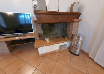 camino - Villa via XXV Aprile, Chignolo Po - photo 7