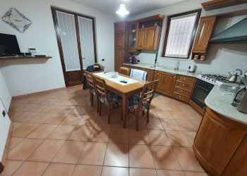 cucina abitabile - Villa via XXV Aprile, Chignolo Po - photo 9