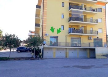 10588.jpg - Locale Commerciale VIA F.GALLIANI, Altino - foto 1