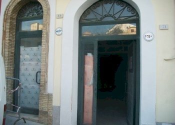 100_2931 (Copia).JPG - Locale Commerciale VIA VALERA, Lanciano - foto 4