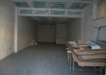 100_2933 (Copia).JPG - Locale Commerciale VIA VALERA, Lanciano - foto 6