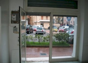 100_2670 (Copia).JPG - Locale Commerciale PIAZZA GARIBALDI, Lanciano - foto 11