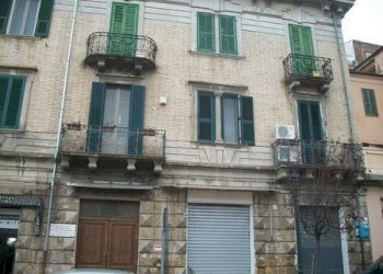 100_2675 (Copia).JPG - Locale Commerciale PIAZZA GARIBALDI, Lanciano - foto 16