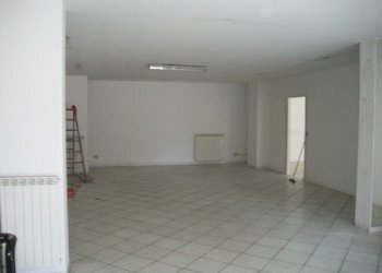 100_4601 (Copia).JPG - Locale Commerciale VIA I.SILONE, Lanciano - foto 3