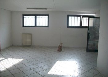 100_4610 (Copia).JPG - Locale Commerciale VIA I.SILONE, Lanciano - foto 12