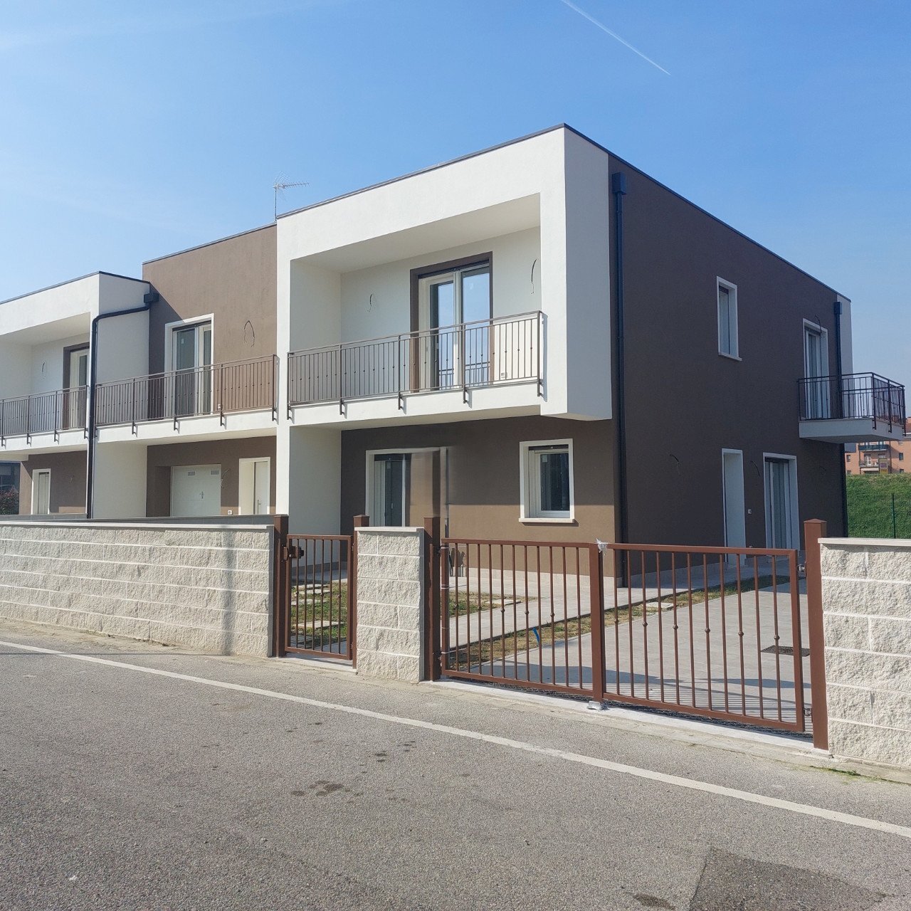 Three-family Villa Ferrara - photo 3