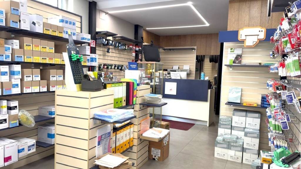 Interno - Negozio via Bonifacio Festaz, 70, Aosta - foto 2